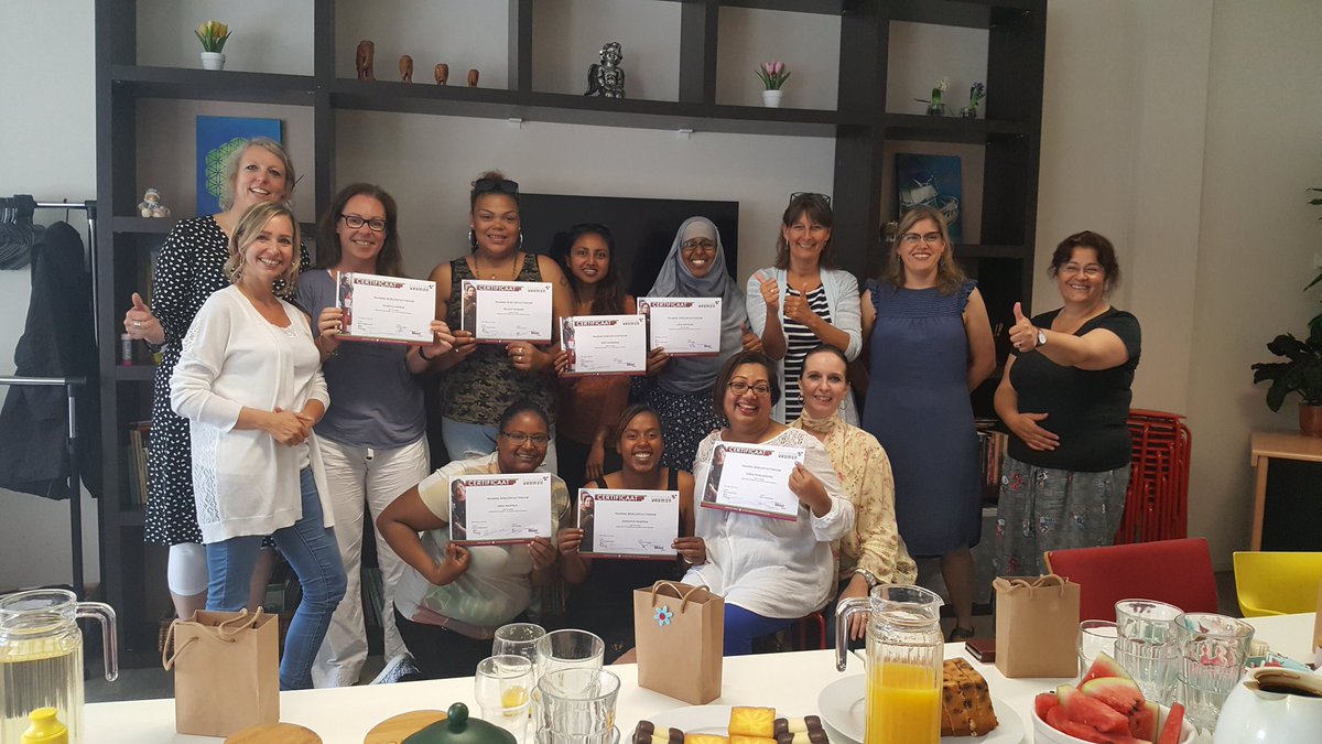 Super trots op de nieuwe wijkcontactvrouwen! De dames gaan zich inzetten in de Moerwijk en andere wijkbewoners ondersteunen en motiveren om de weg te vinden naar diverse activiteiten en organisaties in de wijk. Een samenwerking met #MOOIWelzijn, #StichtingYasmin #GemeenteDenHaag