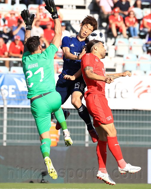 ニッカンサッカー 日本代表のスイス戦 前半はｐｋで失点し０ １ ただ チャンスも多く 後半の巻き返しに期待 西野ジャパン応援スイス戦 をつけて応援しよう みなさんのコメントは今日９日正午ごろに名場面写真とともに紹介します Daihyo