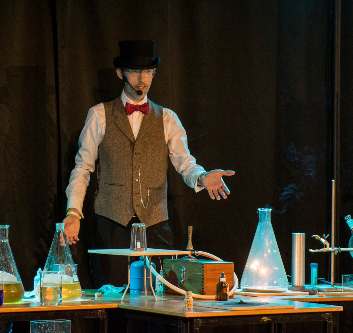 IFoT_Delft's tweet photo. The Magic of Chemistry Show is spectacular! Missed it? No problem, you can catch the last show at 8 pm! #tudelft #chemistry #IFoT2018 https://t.co/2T5f5Ynr8n