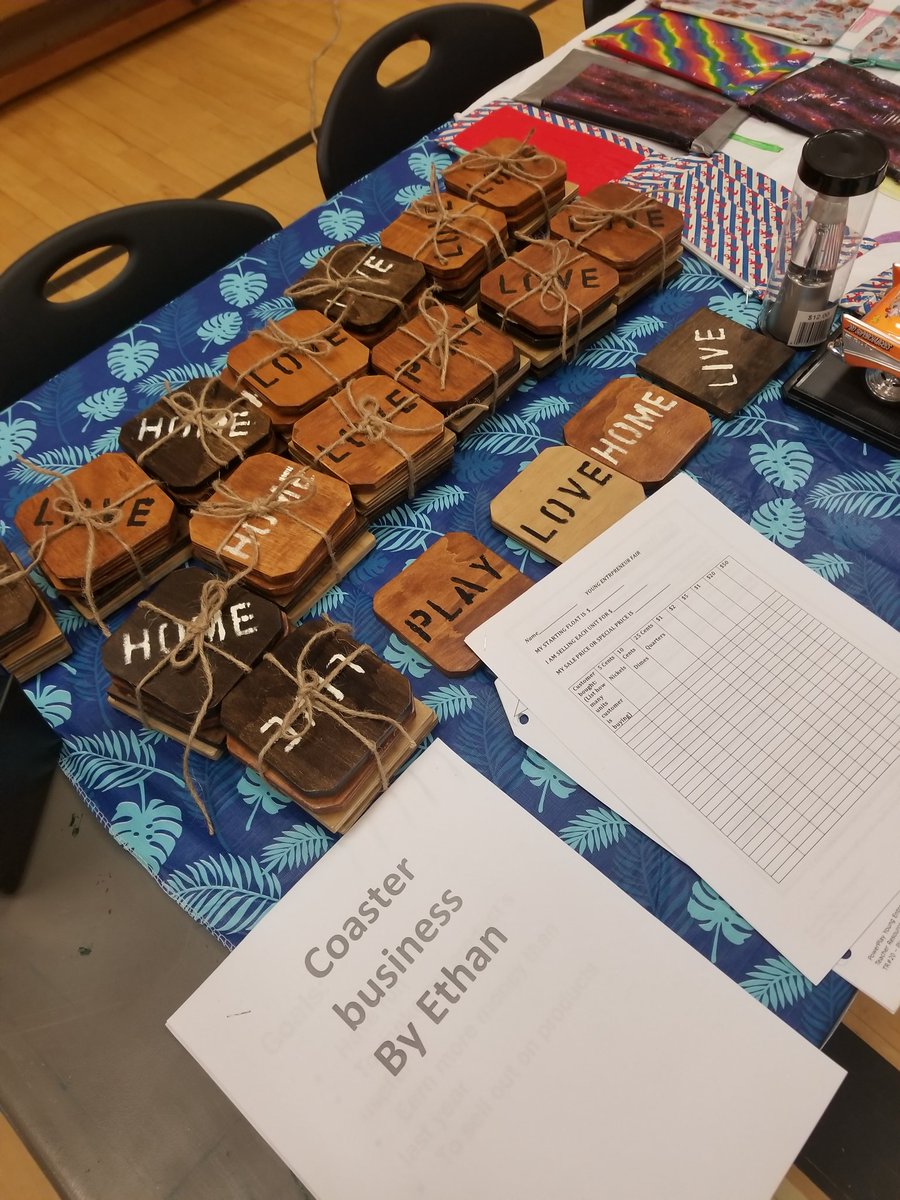 karveena23's tweet photo. A great way to promote your product during recess @RoyalHeightsBC students in #div3 cant wait for this afternoons Young Entrpreneur Show @PPStrategies #powerplayyoungentrepreneurs 2 hours to go! #sd36learn https://t.co/n4LfdWlGLI