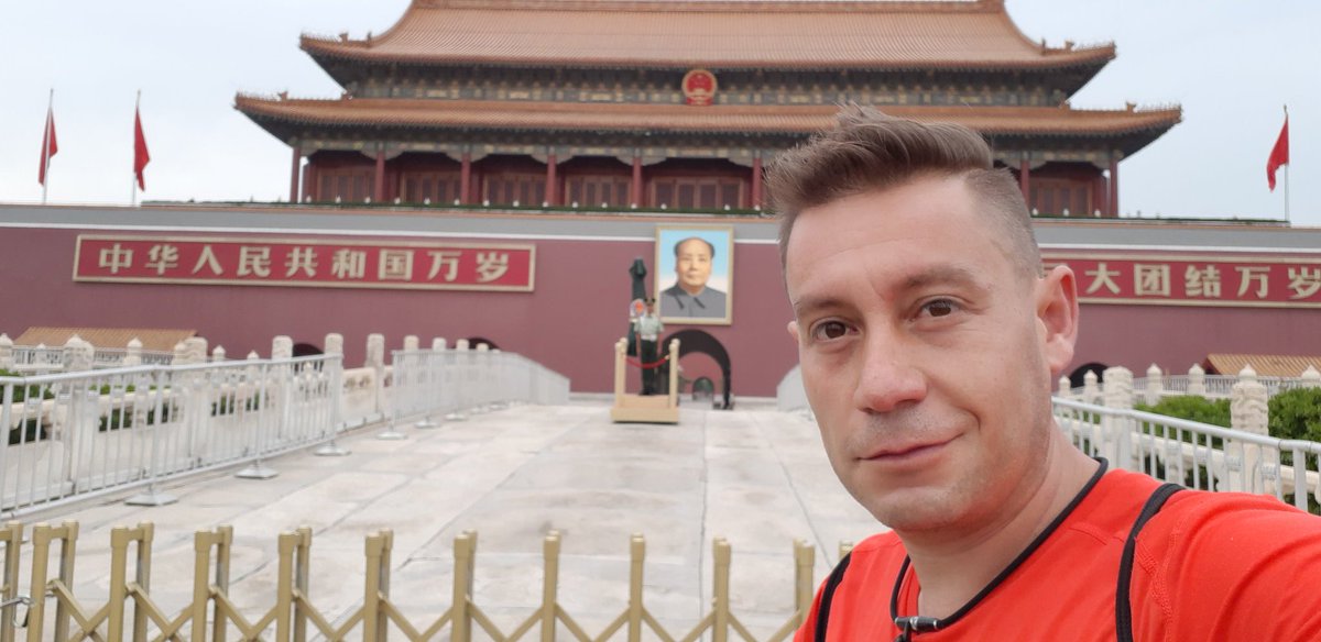 Ya lo invité y nada... asi que vámonos. #TiananmenSquare #beijing #rusia2018 #todosloscaminoslleganarusia