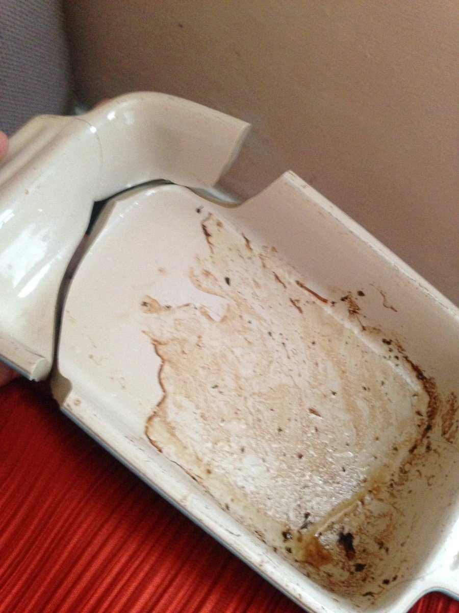 kevcallus's tweet photo. @LeCreusetUK took my dish out of the oven left it on the kitchen side and it spontaneously cracks? https://t.co/pWb6pLXvSu