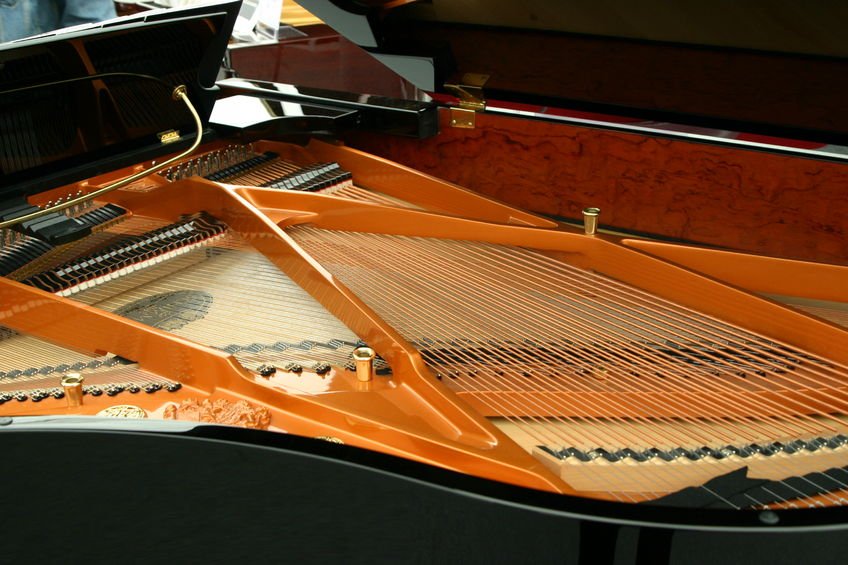 LMusicAlliance's tweet photo. Did you know the tension of the 230 strings on a grand piano exerts a force of over 200 tonnes on the frame? https://t.co/kFkRxjzE1l