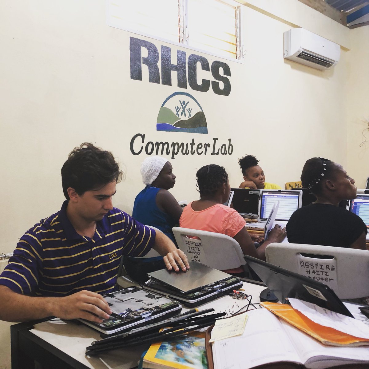 stmtechmission's tweet photo. Some skills you never forget! Four years after working @stmhelpdesk still knows how to fix computers! https://t.co/OeRcsgkjUJ
