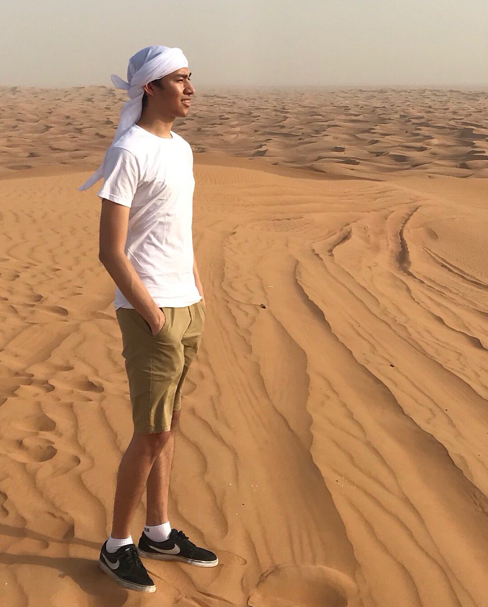 Fernanfloo's tweet photo. Solo en el desierto... así de solo como mi canal de YouTube 😂😂.... ok no 😕. Les mando un saludo GENTE 😊😊 https://t.co/kWp3AMZgpB