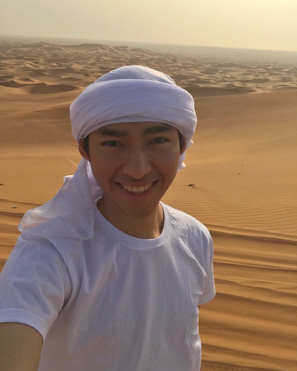 Fernanfloo's tweet photo. Solo en el desierto... así de solo como mi canal de YouTube 😂😂.... ok no 😕. Les mando un saludo GENTE 😊😊 https://t.co/kWp3AMZgpB