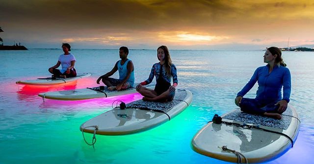YogaFloats's tweet photo. Love the colors in this photo! The sky and the lights make for a magical experience 💕 Photo @postcardsfromhi https://t.co/CbpStiHuDl https://t.co/HvvUAcXQtz