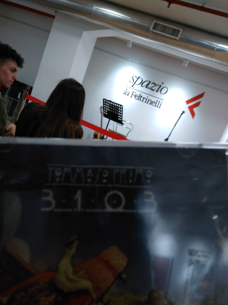 HerminesRouges's tweet image. Sono pronto...@PrimoTommaso  #TommasoPrimo #Napoli #Feltrinelli #3103