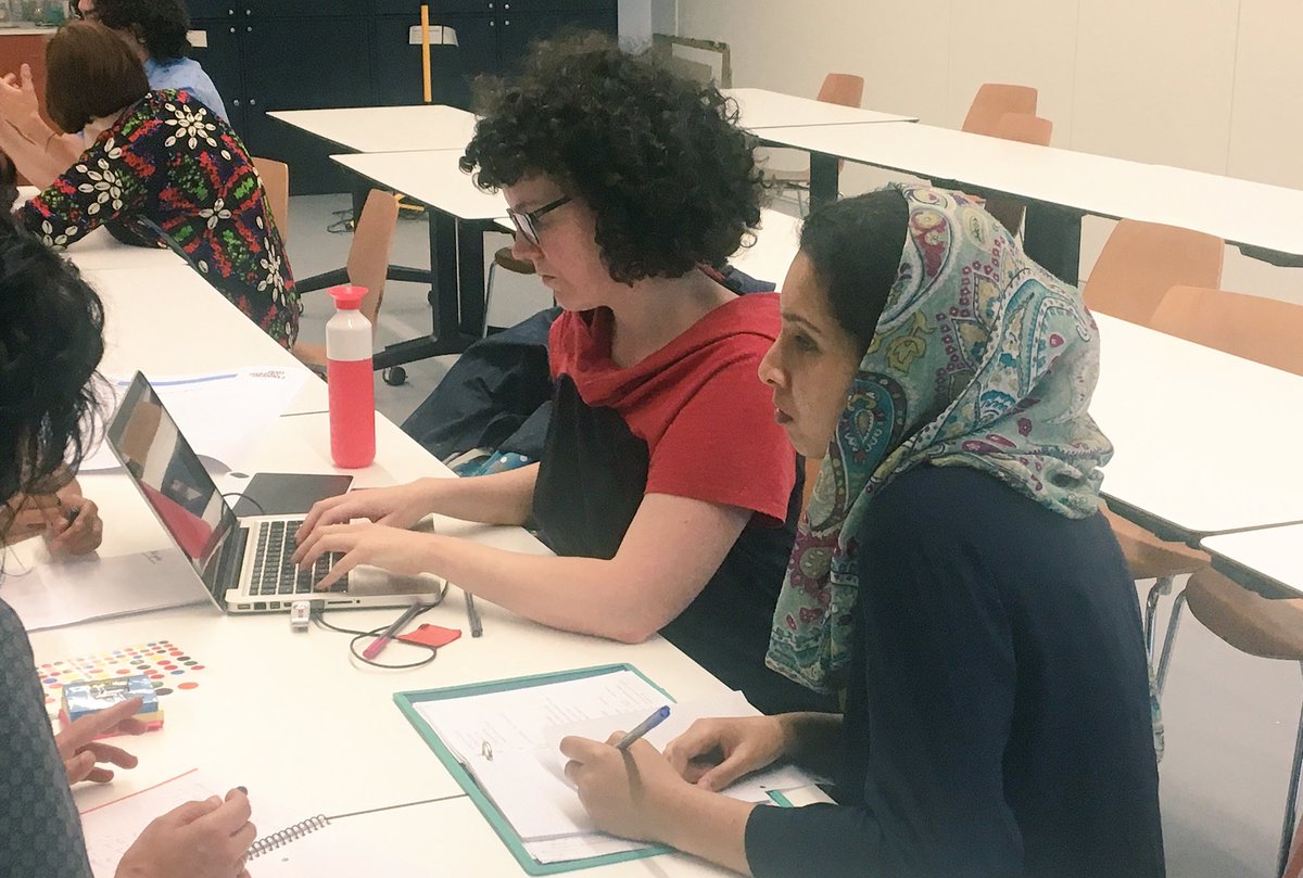hgardo's tweet photo. 📖Definició d’ #EDhacker : persona apassionada x transformar l’educació, compromesa amb els grans reptes d’una comunitat, curiosa per aprendre coses noves, oberta en la col•laboració amb d’altres i valenta per fer allò que mai ningú ha fet abans. #EDhackRaval #hackató #raval 🔥 https://t.co/KLDlupBEkG