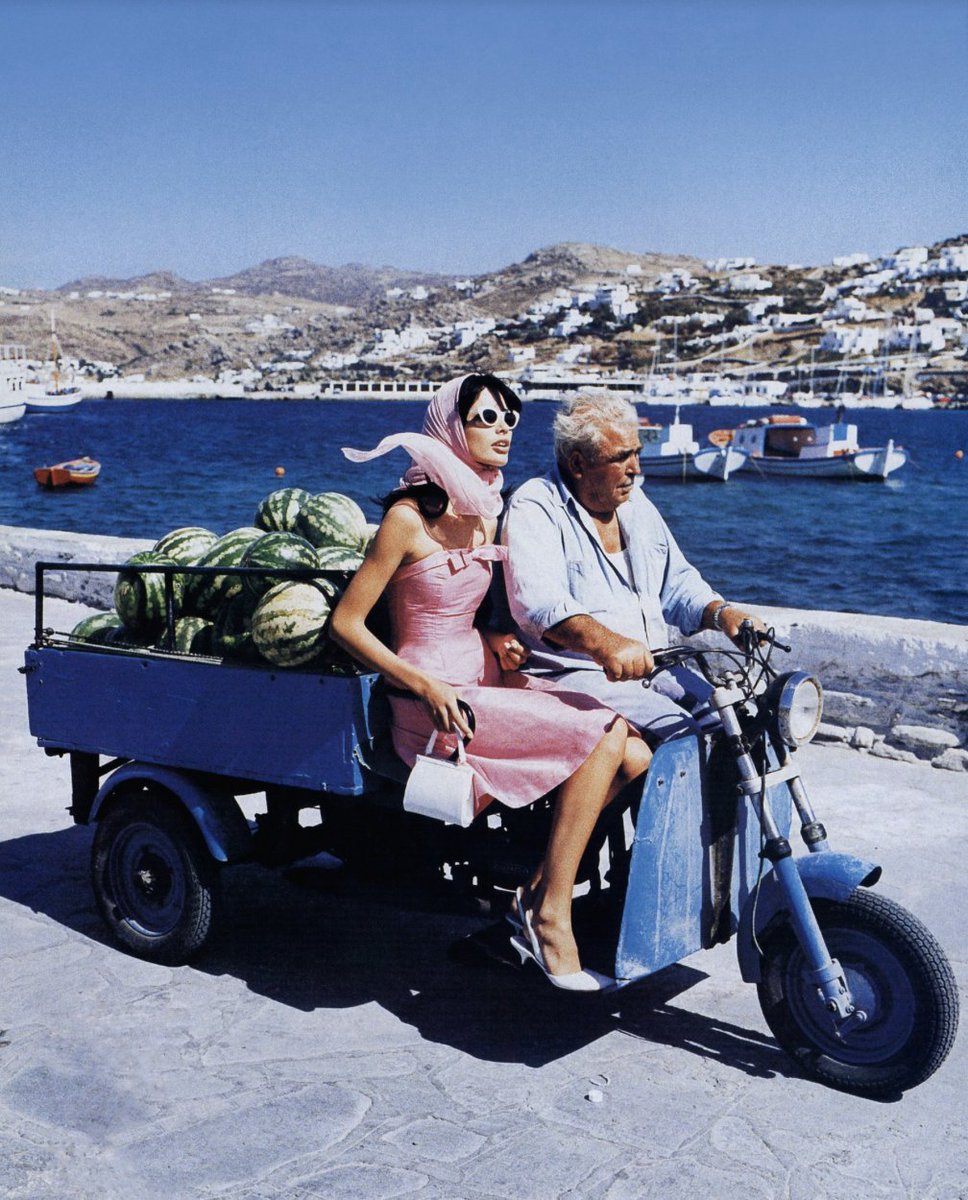PrimaDarling's tweet photo. Inspired by summer in the Greek Isles, chic sale picks you'll want wherever you are .https://t.co/QYnvOFeQ6a #summerfashion #summerstyle #summerwhites #style #fashion #styleblogger #PrimaDarling
Photo Vogue 1995 Ellen Von Unwerth https://t.co/tHJp2ZJJvw