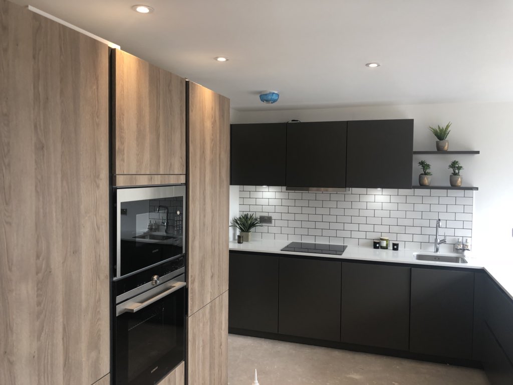 Just finished sweeping up on this beauty for tomorrow’s open day with <a href="/GascoigneHalman/">Gascoigne Halman</a> thanks to <a href="/mylestoole/">Myles Toole</a> for grafting so hard to get this over the line #themount #halebarns #altrincham #builtbyartez working with <a href="/GAstudio_arch/">GA Studio</a> @AbacusCostMan