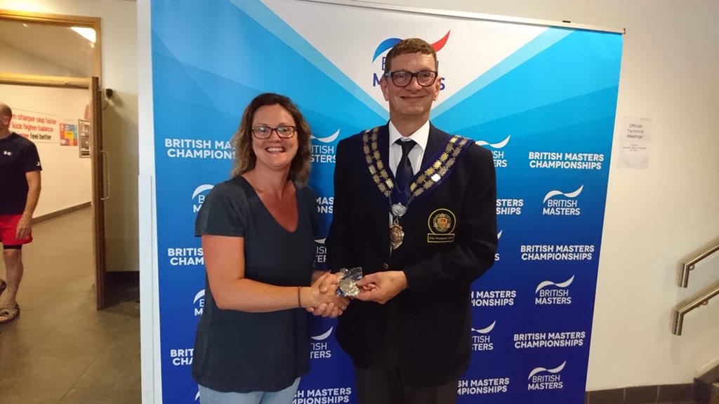 pogswims's tweet photo. #Britmasters2018 lovely to be presented my medal by the #ASA Presidente 😄 https://t.co/suIrkOCPpO