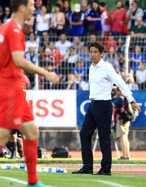 ニッカンサッカー 日本代表のスイス戦 前半はｐｋで失点し０ １ ただ チャンスも多く 後半の巻き返しに期待 西野ジャパン応援スイス戦 をつけて応援しよう みなさんのコメントは今日９日正午ごろに名場面写真とともに紹介します Daihyo