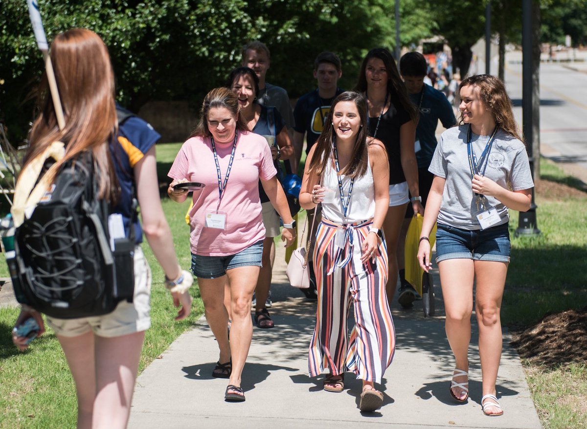 UTChattanooga's tweet photo. Wrapping up another 🔥orientation on #nationalbestfriendday seems most appropriate! See ya in the fall #utc22! 🎉 https://t.co/o1JKlfEfQL