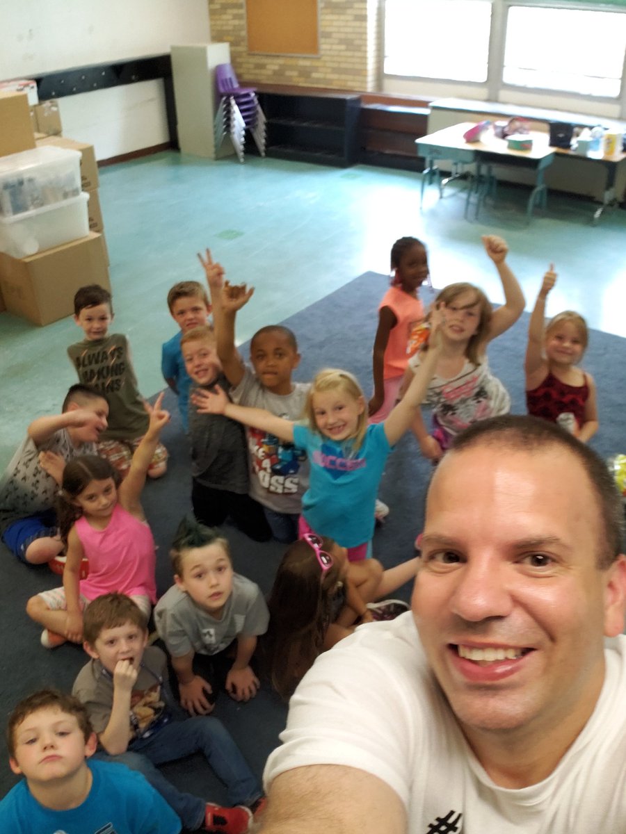 𝕁.ℝ. ℙ𝕚𝕝𝕪𝕚𝕙 tweet media