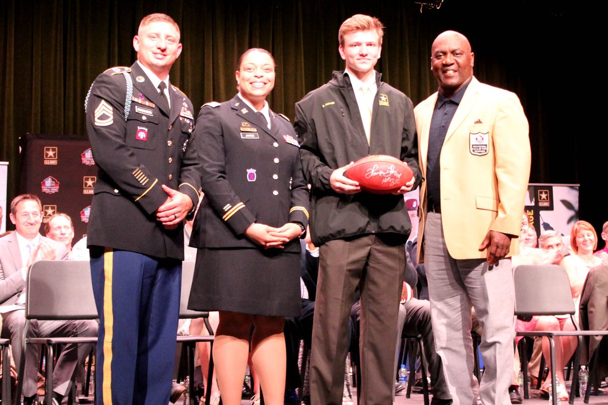 Senior Ben Dwyer was honored last night for being a finalist for the US Army - Pro Football Hall of Fame Award for Excellence. Pro Football Hall of Famer Thurman Thomas presented Ben with a jacket & football. Ben is one of 25 athletes across the country who are finalists.