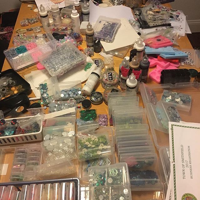 blahblahbla35's tweet photo. Oops! I ‘arted’!!! @rifaceandbodyartco #blingandshineparties #custombling #MTOBling #gemsgemsgems #gemsfordays #notyouraveragefacepainter #rifacepainting #ribodypaint #rifacepainter #facepaintbling https://t.co/CRS7sAr0WS https://t.co/Od1mVp5FcP