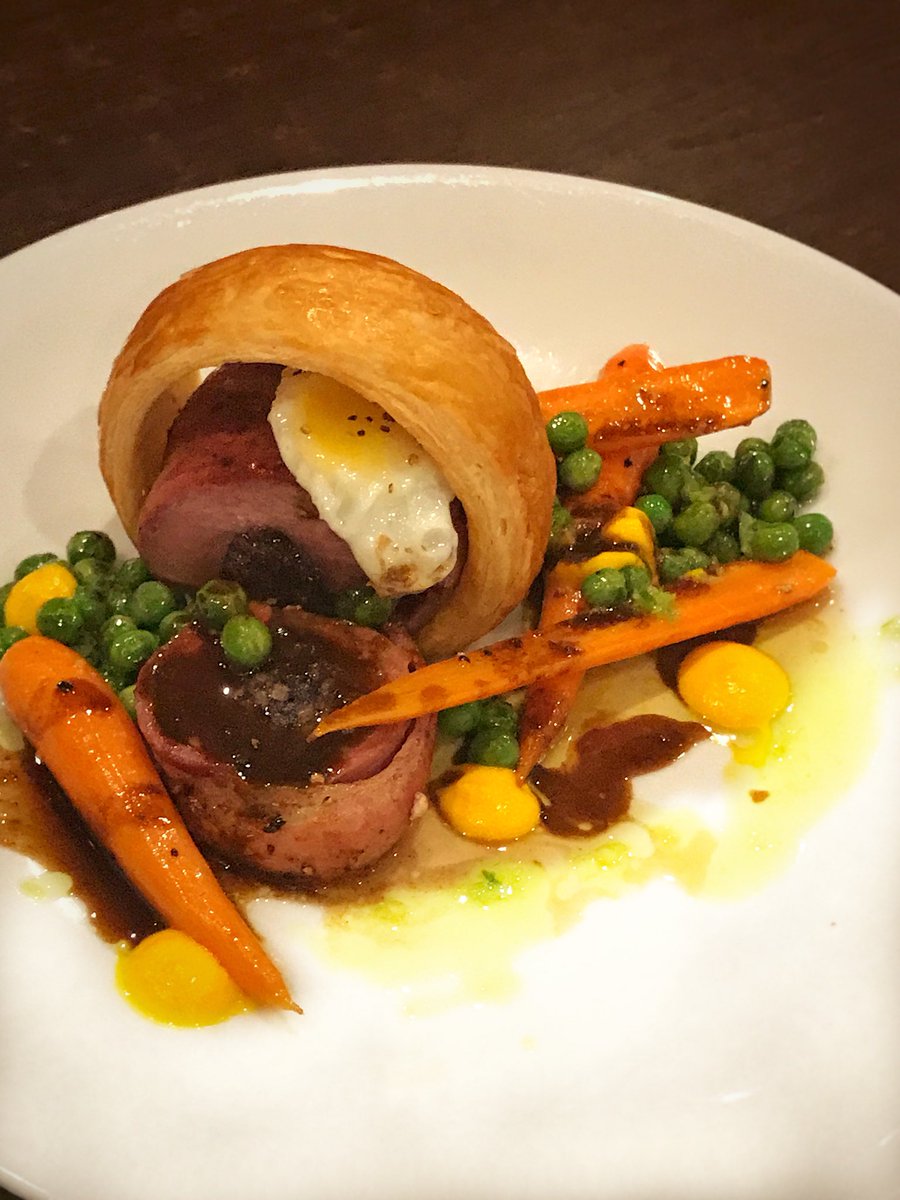 Pork Special this evening, stuffed with <a href="/LisduffT/">Lisduff Traditional </a> pudding, garlic scape pesto and baby carrots from <a href="/UrbanLeafFarms/">UrbanLeaf</a> and a quail egg to top it off 😋 @AzurLimerick