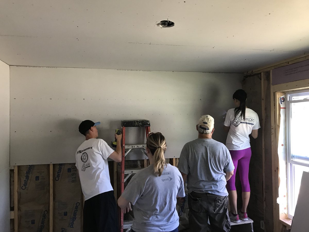 OmahaPrez's tweet photo. Productive morning working with @SarpyHabitat on a build in @CityofBellevue. Thx Eric and Logan. #ChasersCommunityWeek #50maha https://t.co/ROZr2WGKgY
