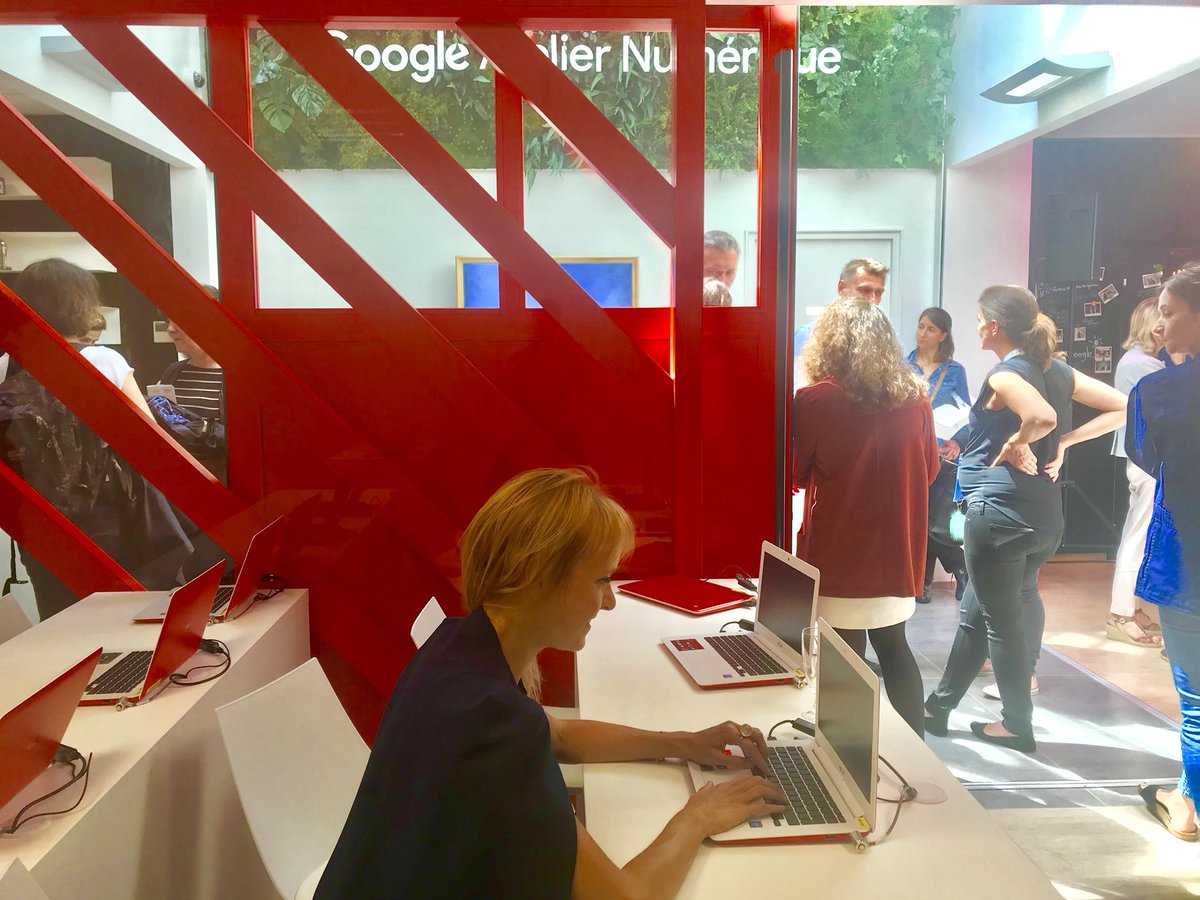 Inauguration: premier <a href="/Google/">Google</a> atelier numérique: welcome to @Rennes!