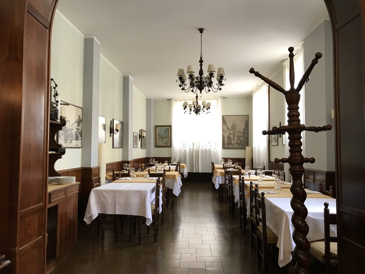 viaggiaescopri's tweet image. Ed eccoci a #Monza, pronti per scoprire la città facciamo tappa alla nostra base in pieno centro, l’Albergo Trattoria dell’Uva! Chi di voi conosce già questa città?
.
.
.
#MonzaEmozioneVera #ExploreMonza #inlombardia