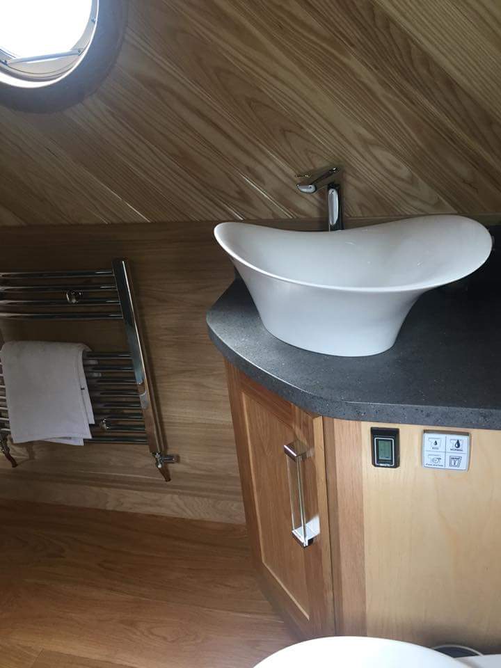 TheWharfBlog's tweet image. Wharf Seamless being incorporated throughout the interior of a Narrow Boat. Creating a variety of different worktop spaces to seamlessly suit the provided space.
