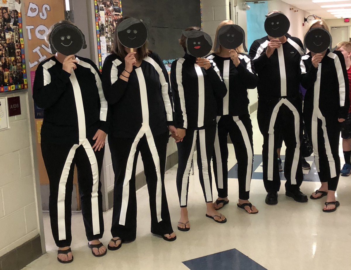 MegEllis1215's tweet photo. Our last #PocaPreK5 staff spirit day is today! Fourth is more than a team, we are family! #carwindowworthy #workwithfamily #makeworkfun @SandyMorin73 @smaltizer4 @michvoorhees https://t.co/ilVBhoZ7yZ