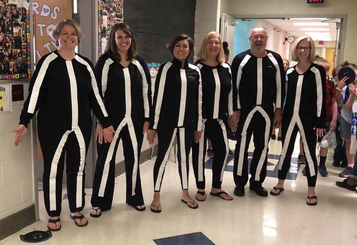 MegEllis1215's tweet photo. Our last #PocaPreK5 staff spirit day is today! Fourth is more than a team, we are family! #carwindowworthy #workwithfamily #makeworkfun @SandyMorin73 @smaltizer4 @michvoorhees https://t.co/ilVBhoZ7yZ