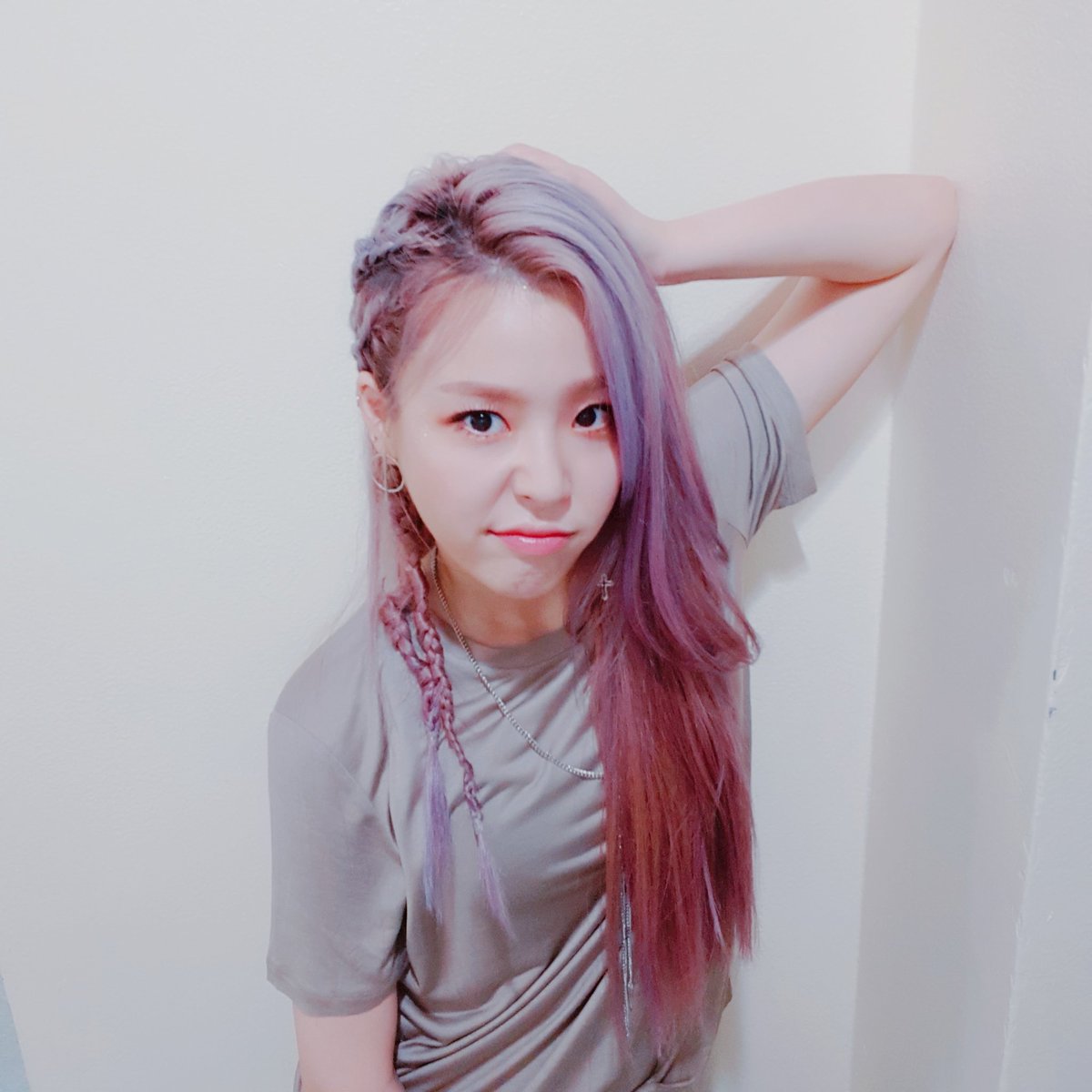 officialKHAN_'s tweet photo. [MJ] minju is angry 😕
because i cant see all of you who i miss so much? because i miss you all so much so often?
im your girl?
yes!!!!😍 https://t.co/pV1dqz6otp