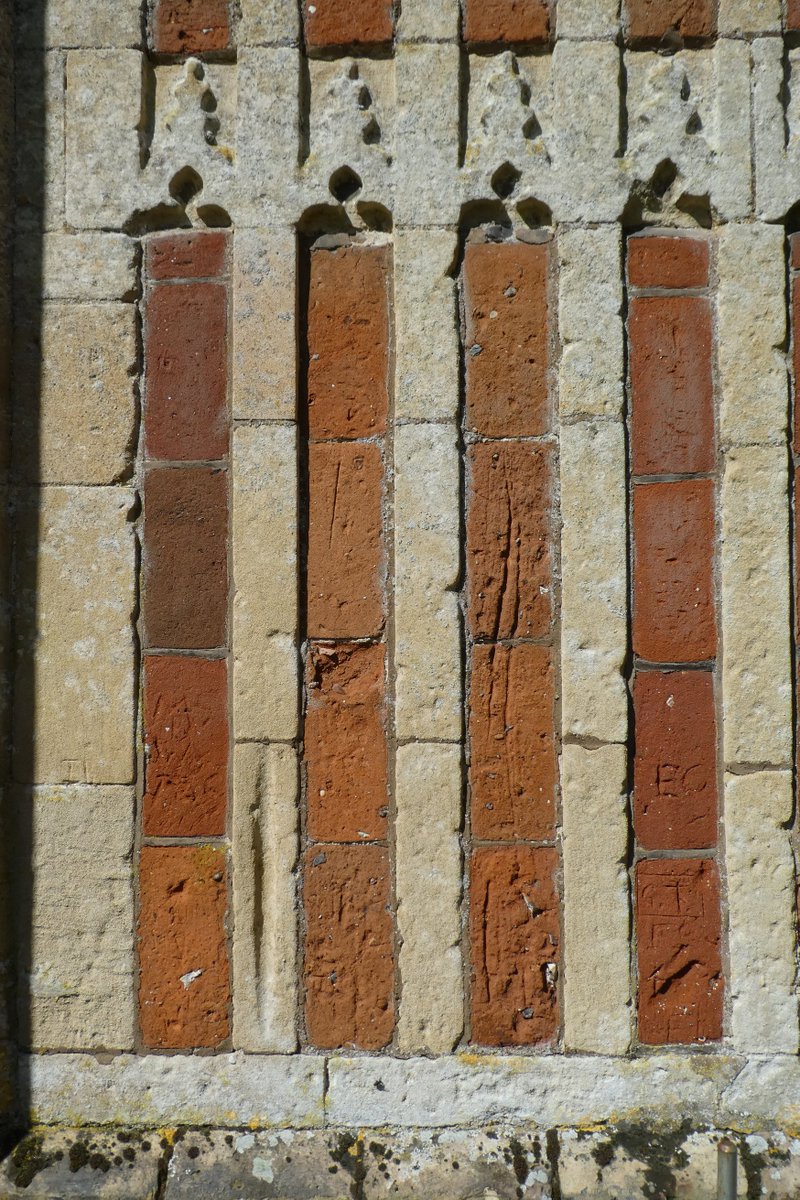 jochneale's tweet photo. @HE_EoE The #flushwork at St. Peter and St. Paul, Eye, is intriguing...  @YalePevsner describes the 101 foot tower with its flushwork west front as "one of the wonders" of #Suffolk; but the flint of the flushwork sides of the south porch has been replaced by brick, to curious effect! https://t.co/8w1ghsJoHB