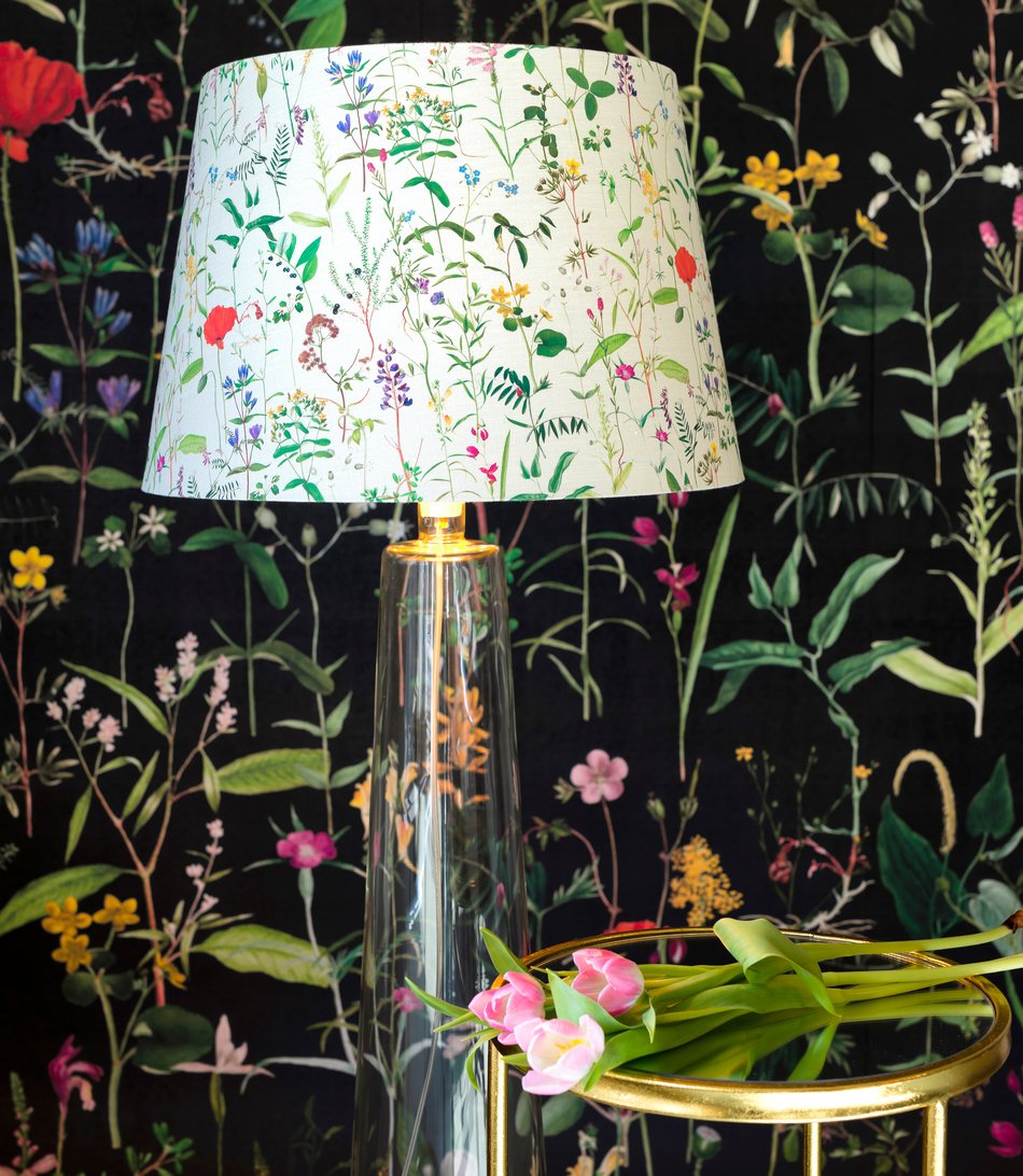 MINDTHEG13's tweet photo. Let the flowers bloom around you with, or without the summer rains. 🌺✨
.
.
#mindtheg #aquafleur #lampshade #summer #bloom #interiordesign #FridayFeeling #vivid #colors #BeHappy #love #art #Flowers #summer #style https://t.co/2ncGQJShIQ