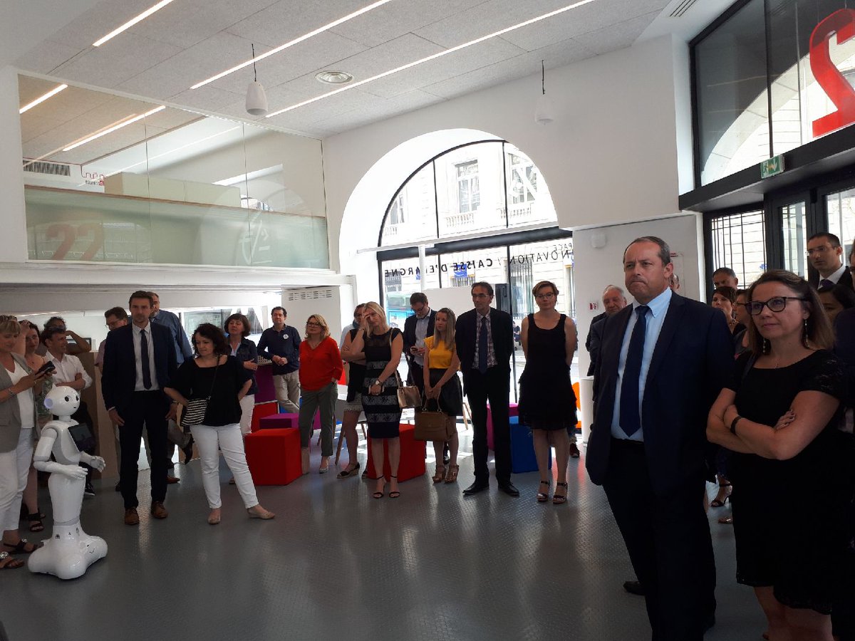 CaissEpargneGEE's tweet photo. Nos collaborateurs ont pu découvrir en avant-première le 22 Carnot, l'espace #innovation de la @CE_LorChampArd à #Reims, ce midi lors d'un working lunch ! 
Inauguration officielle ce soir à 18h 🕕 https://t.co/VVM10GfskR