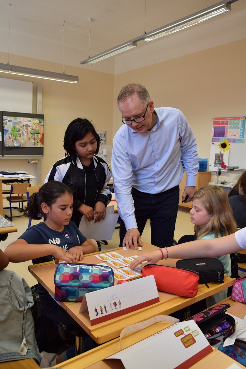 JELuxembourg's tweet photo. @JAWorldwide celebrating 10-year anniversary  with @HSBC. Thank you Lars Rejding, Country CEO HSBC Luxembourg, for your engagement in the "Our Community" program. 
#FutureSkills  #JAworks #youngpeople  #volunteering https://t.co/sEQ0nDA6Zd