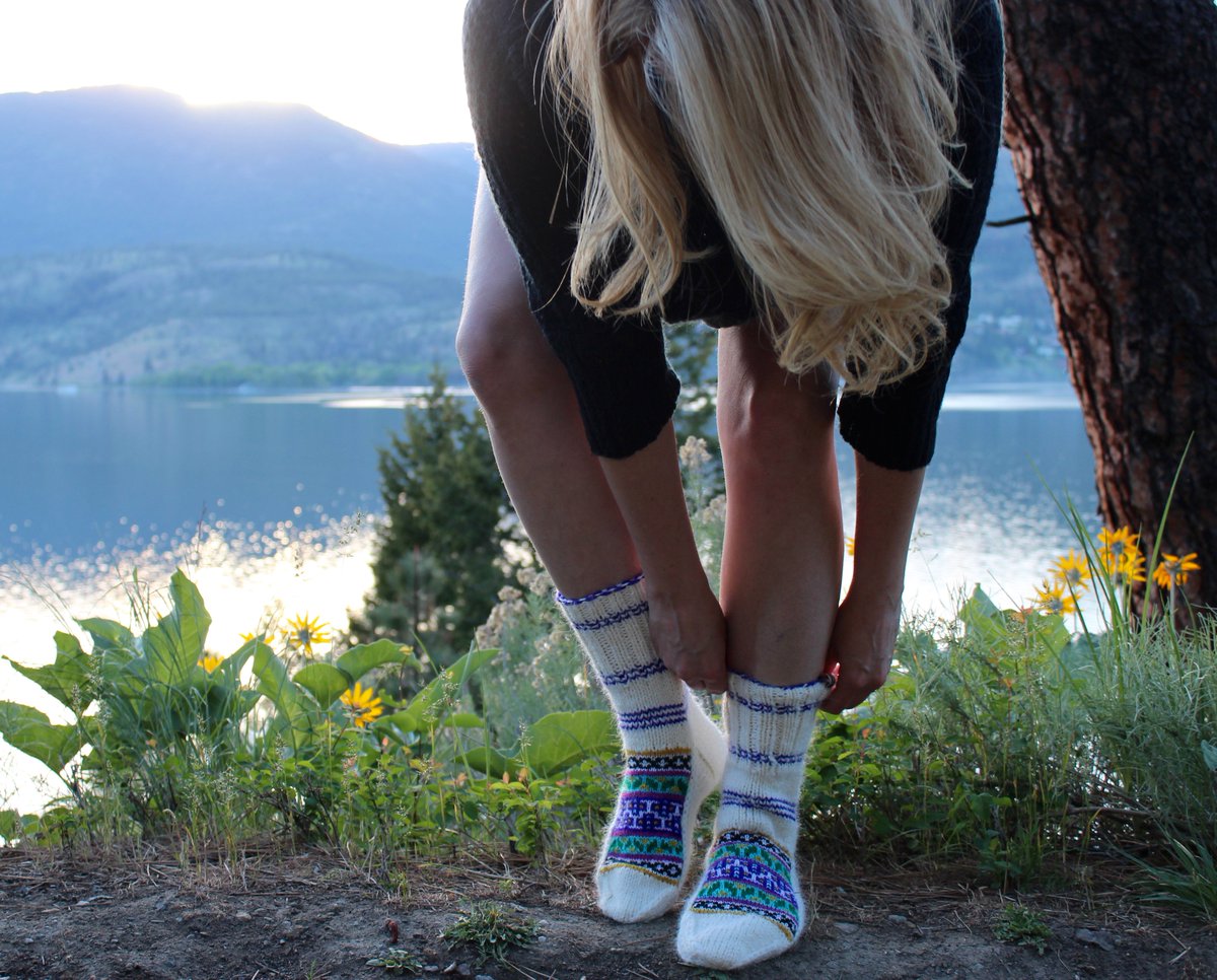 We're taking our Fri-yay lakeside! Let the chilling begin ✨ 😊️ #fazlsocks #summertimevibes #okanagan
