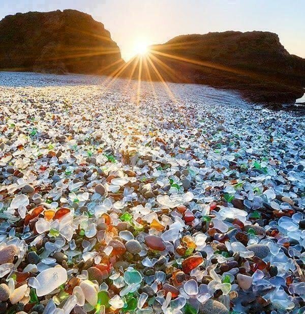 きれいな風景～Have a break～ on Twitter "カリフォルニア グラスビーチ(アメリカ)※元はゴミ捨て場。数十年を経て波に