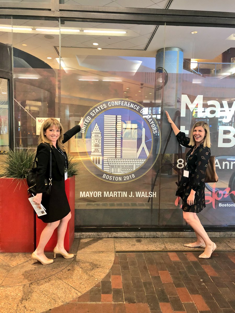 CourtneySpence's tweet photo. We’ve arrived. #USCM2018 #TheCourtneys https://t.co/h5zoT7Nn0e