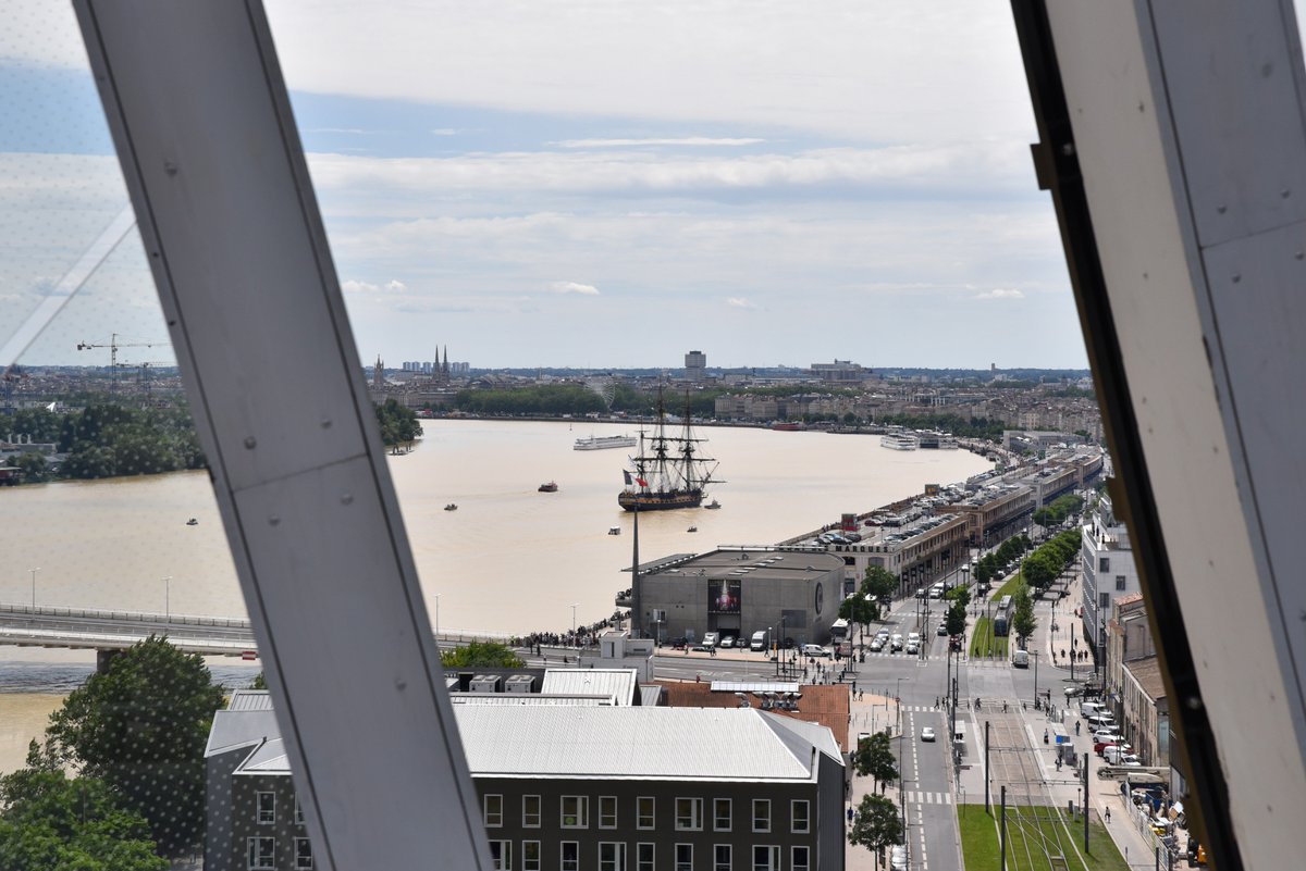 laciteduvin's tweet image. Passage de @LHERMIONE_SHIP devant la @laciteduvin @PontChaban et @capsciences
Bon séjour à @Bordeaux !
