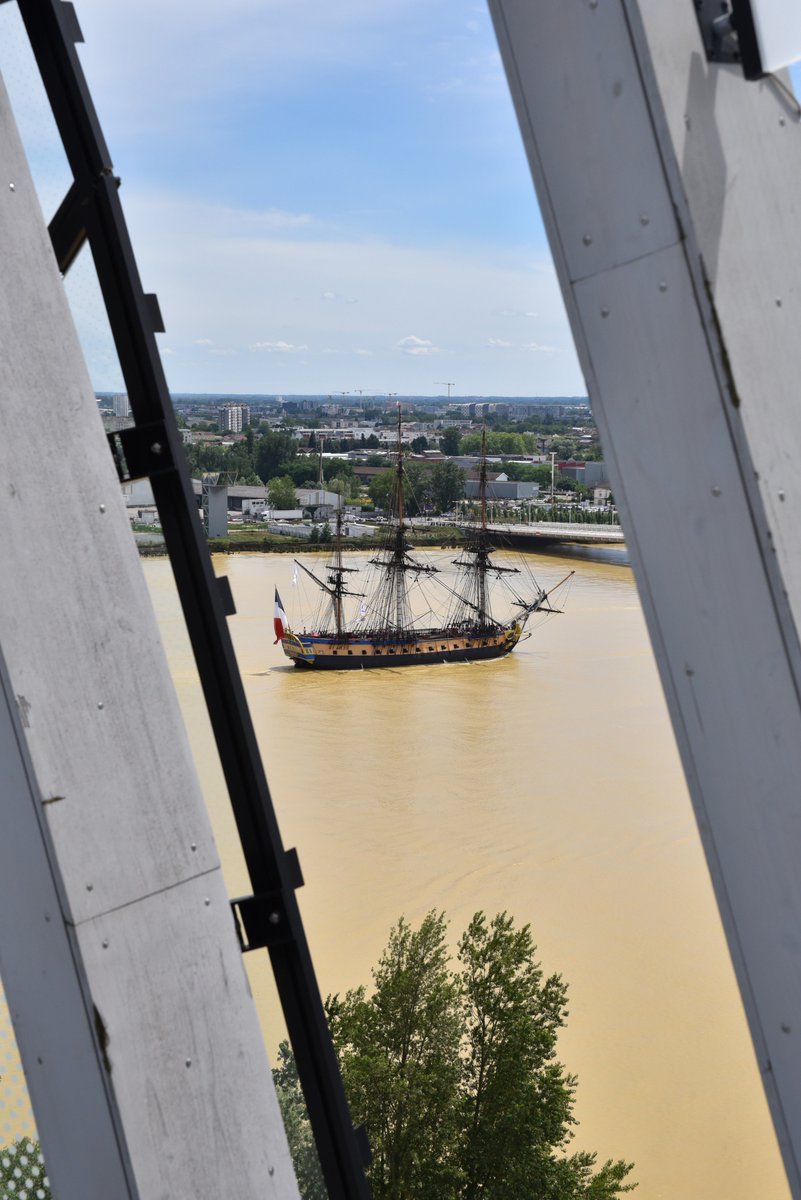 laciteduvin's tweet image. Passage de @LHERMIONE_SHIP devant la @laciteduvin @PontChaban et @capsciences
Bon séjour à @Bordeaux !