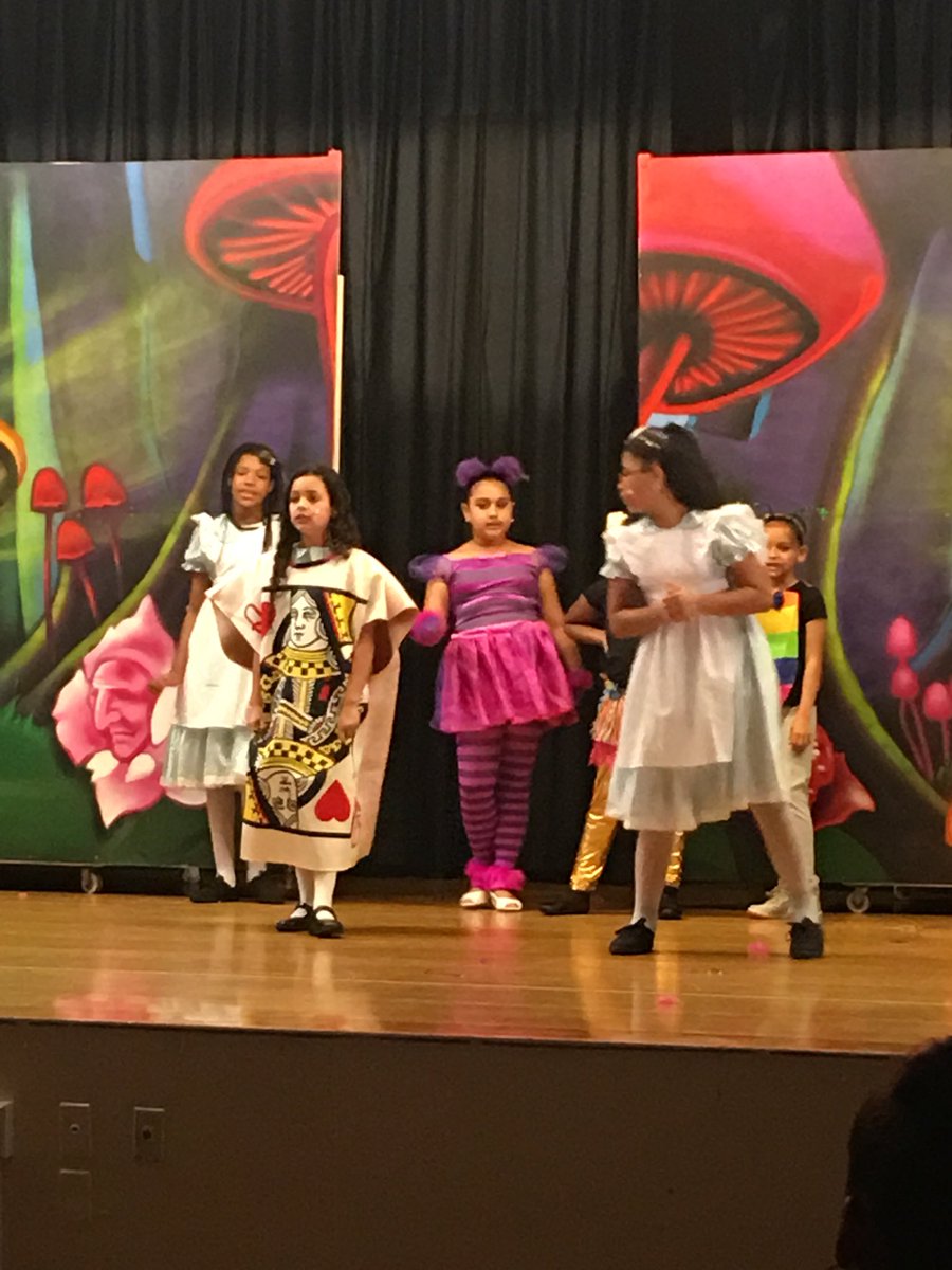 LopezPS1x's tweet photo. Alice in Wonderland #ps1xhhp https://t.co/l6FSz23qDz