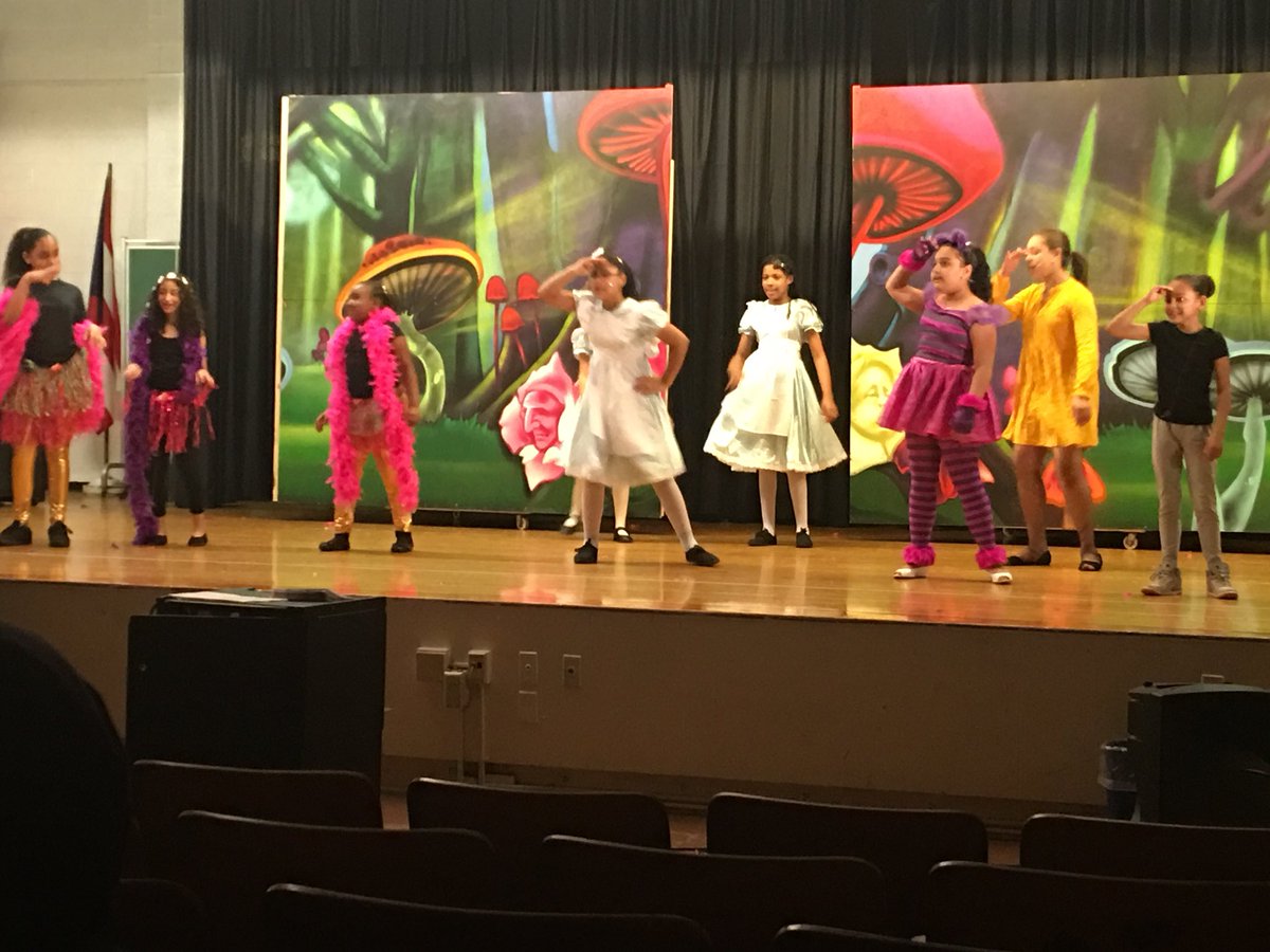 LopezPS1x's tweet photo. Alice in Wonderland #ps1xhhp https://t.co/l6FSz23qDz