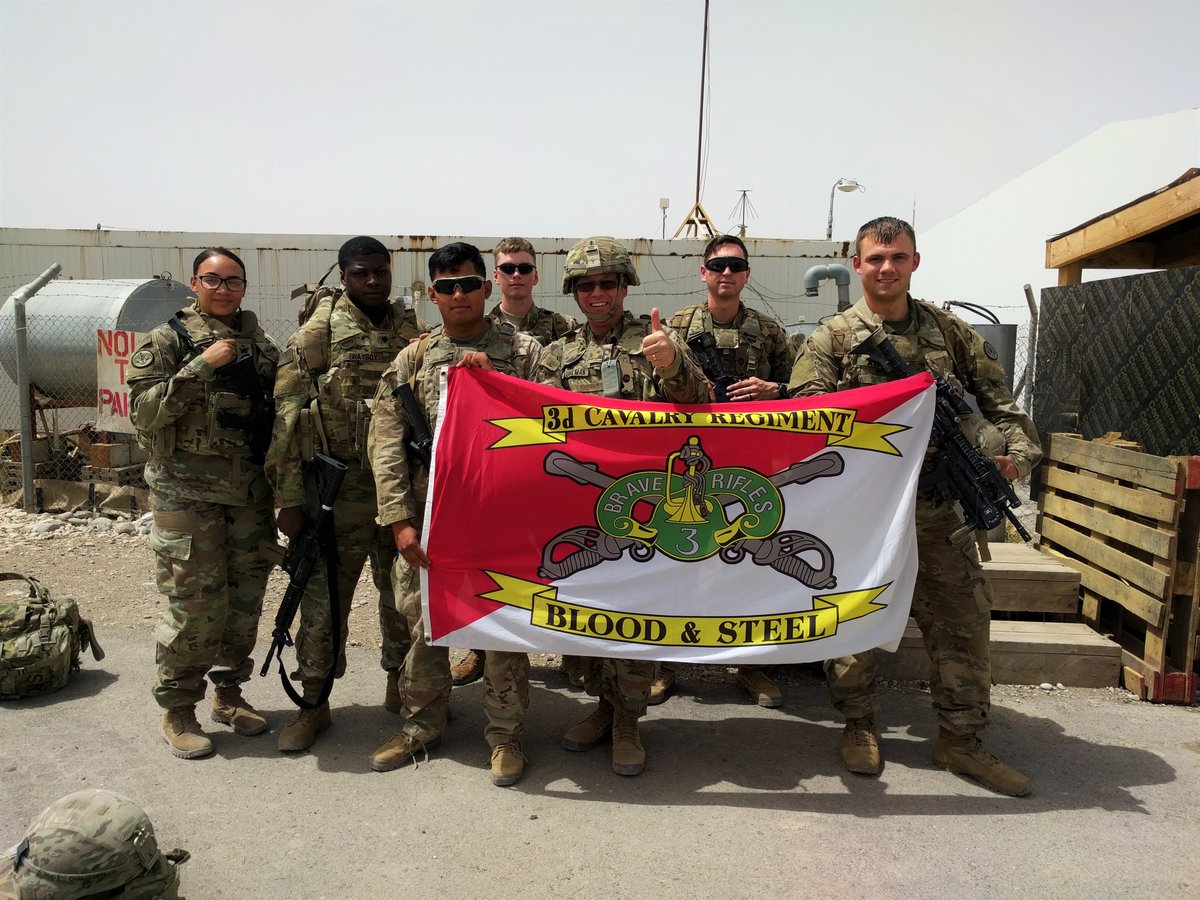 3dUSCAV's tweet image. #ArmyChaplain to the rescue! #BraveRifles Chaplain goes where needed to care for #Soldiers. #BloodandSteel