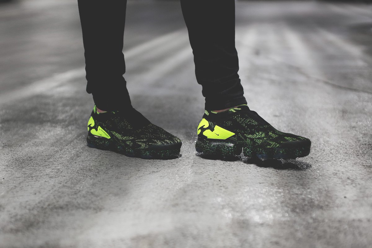 acronym vapormax black volt