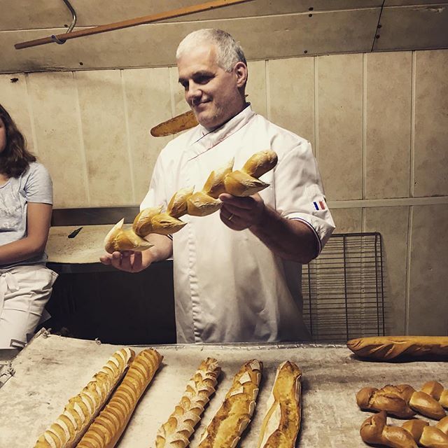 LePetitMitron's tweet image. #Repost @elisa_your_guide_in_paris ・・・
When you start your day baking bread with Didier, you know that you will have a good day ! #breadbakingclass #secretparis #hiddenparis #baguette #frenchbread #bestclass #parigi #privatetour #guidaitaliana ift.tt/2Hy2jnz