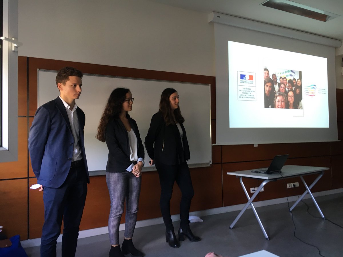 ldrlak's tweet photo. Groupe boîte à idées #soutenance #master1 #communication #politique et #publique @UPECactus @salle421 @genBologne https://t.co/ZRXHICOK2F