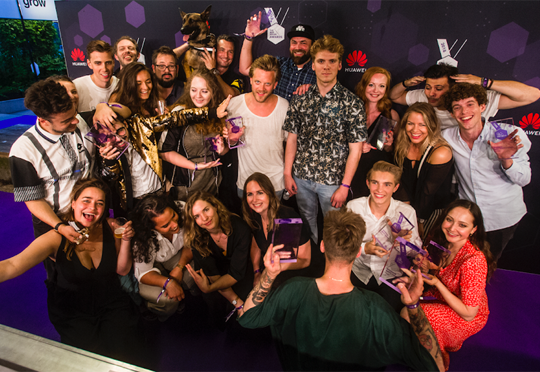 MediaNetwerk's tweet image. #TimHofman en #StukTV winnaars #TheBestSocialAwards #BOOS @StukTV - tinyurl.com/ya3e8zvv