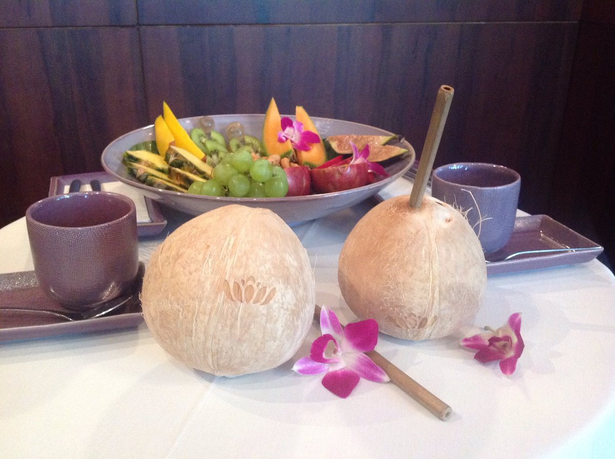 seeroseresort's tweet photo. So geht bei uns Wochenende🤗

#thaifeeling #coconut #inLOVEwithSWITZERLAND #coconthaispa #lakehallwil #chilling #allnatural #unique https://t.co/suSlsSpaZg