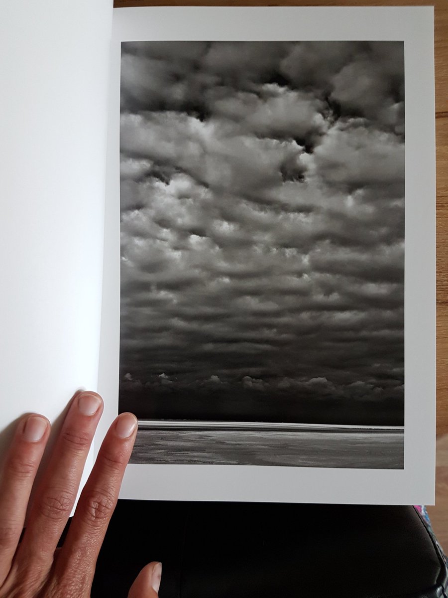 naomiheidinga's tweet photo. Prachtig boek in de brievenbus! #DeVesting over een favoriet eiland: #schier van #lucasolari. Binnenkort een interview voor @PFpuntNL @DagmarHeidinga https://t.co/pqC2v3T2nX
