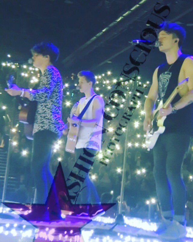 CrazyPinkLady's tweet photo. #moments like these-thats what #concerts are for! #prettylights &amp; #cuteguys ! @TheVampsband 

https://t.co/akGmGcXaIP

@TheVampsBrad @TheVampsJames @TheVampsCon @TheVampsTristan 

#timeisnotonourside #bradsimpson #jamesmcvey #connorball #tristanevans #tourmemories ##acousticsong https://t.co/p9McSyVRbl