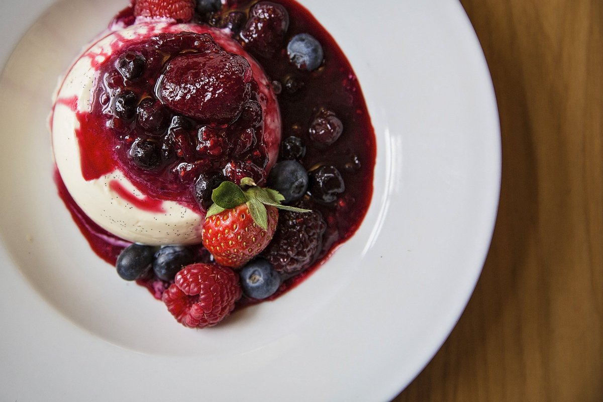 NelsonBurnhamMk's tweet photo. All of our food is freshly made by our chefs; let us know if you have any food allergies &amp; we will amend dishes to suit where possible. We cannot guarantee that every dish will be 100% nut free though but our staff will be able to advise you on your visit.
https://t.co/fFDwKe8Zre https://t.co/jbEpSJKy8t