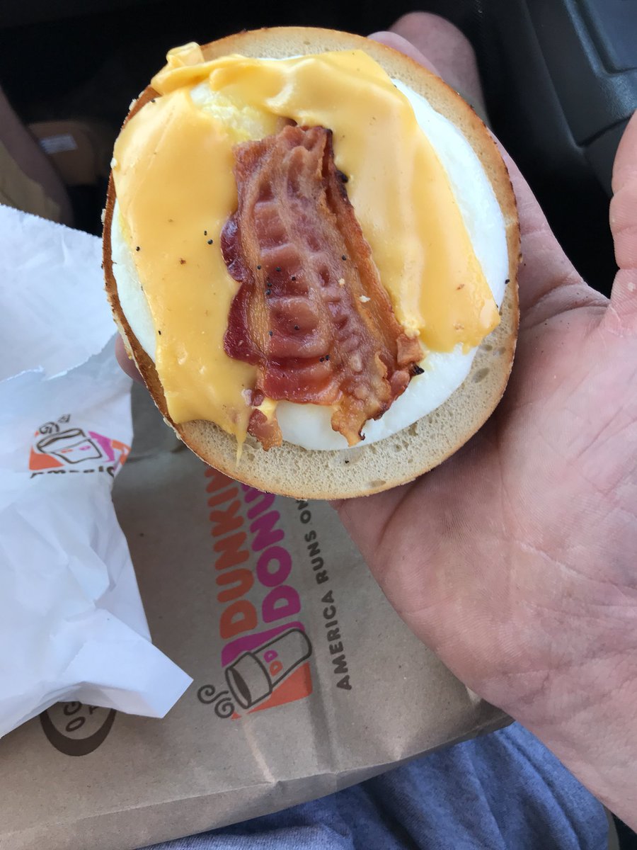 vinnyb224's tweet photo. Hey @dunkindonuts pull your shit together. What is this https://t.co/1EkuikXtwI